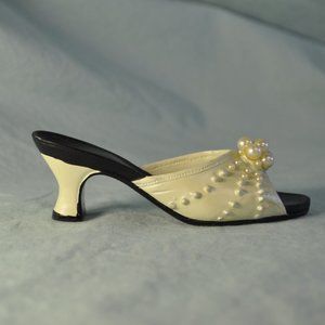 3 for $24 - vintage My Treasure fancy shoe figurine cream pearl (w1000)